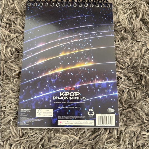 K-POP Demon Hunters Sticker Book - 1000+“NEW” - Picture 2 of 12